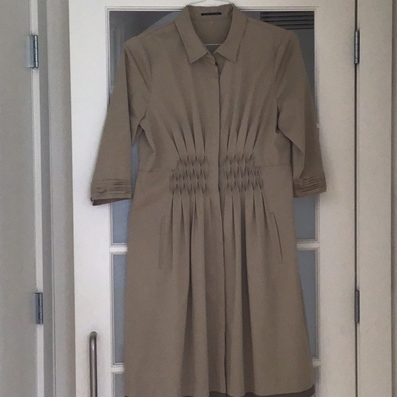 Elie Tahari Dresses & Skirts - Elie Tahari Tan Pleated Dress